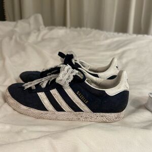 women’s size 6 adidas gazelle